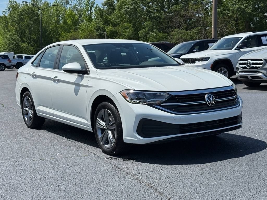 Used 2023 Volkswagen Jetta SE FWD image 2