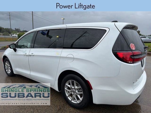 Used 2024 Chrysler Pacifica Touring-L FWD image 6