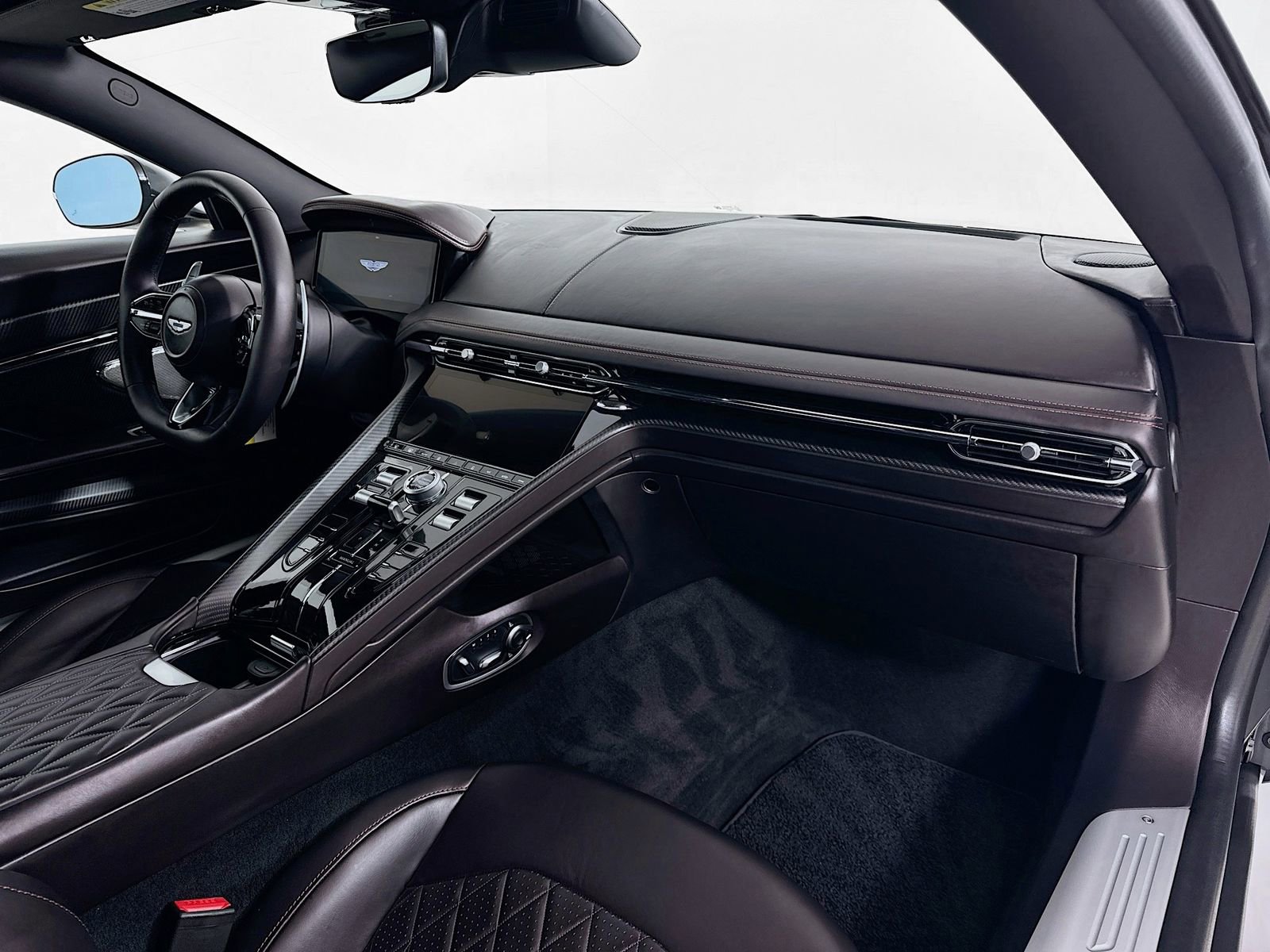 Used 2025 Aston Martin DB12 Coupe RWD image 24