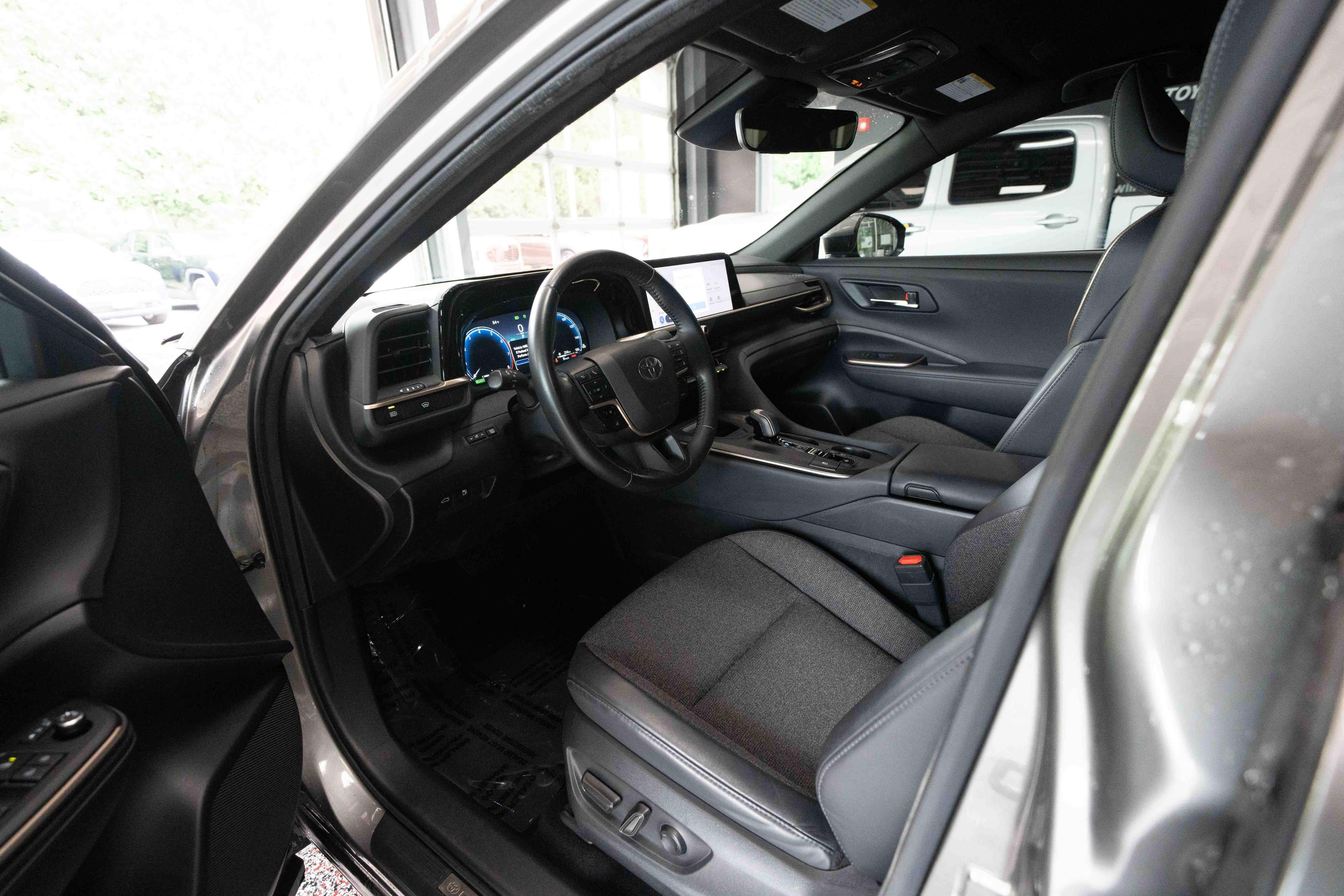Used 2023 Toyota Crown AWD/4WD image 8