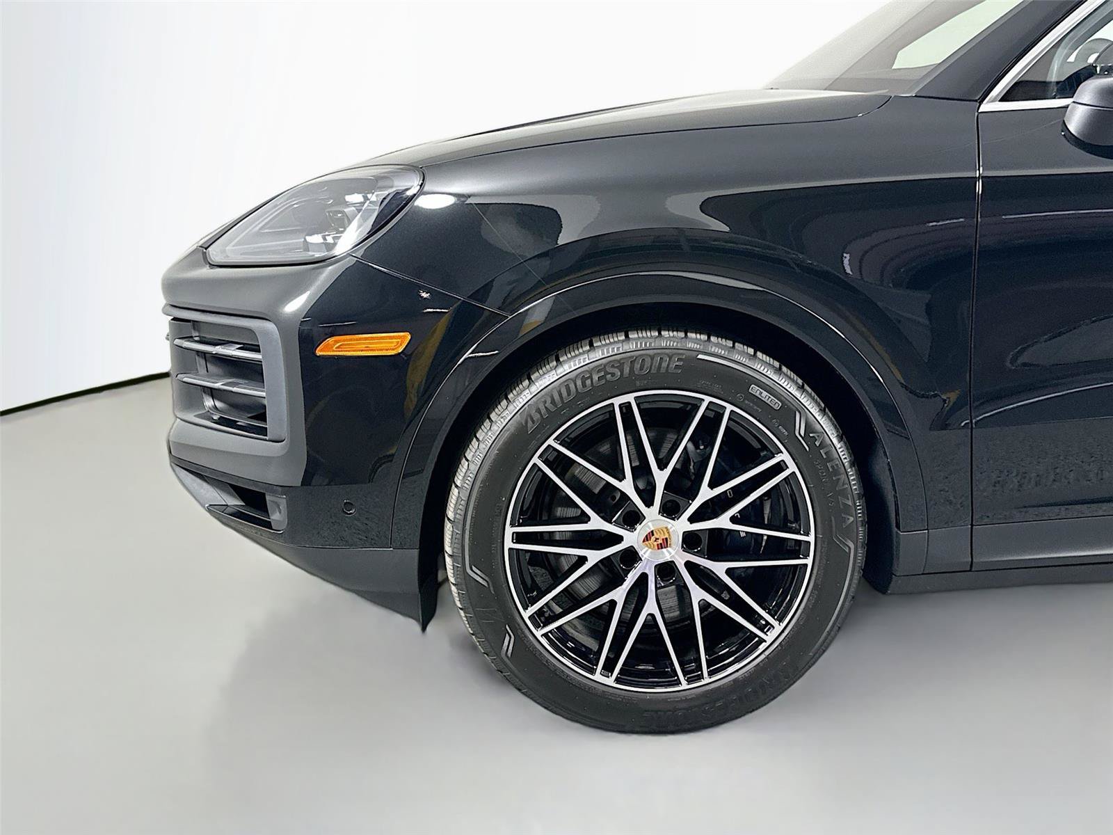 Certified 2025 Porsche Cayenne AWD/4WD image 11