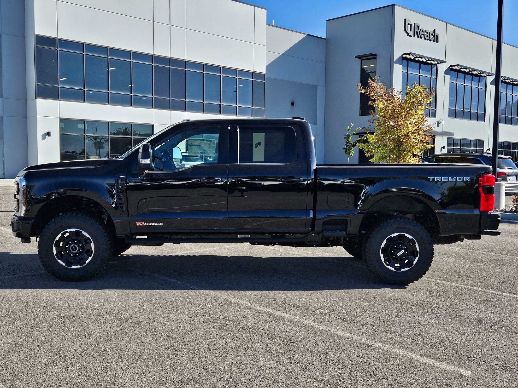 New 2025 Ford F350 Lariat w/ Tremor Off-Road Package AWD/4WD image 9
