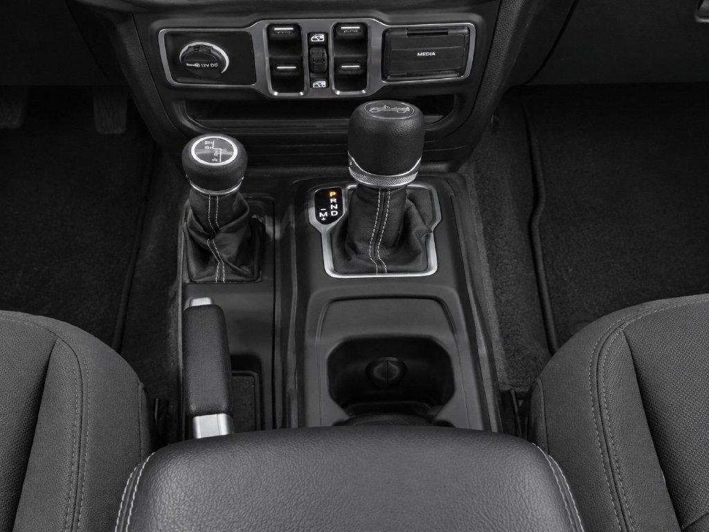 Used 2018 Jeep Wrangler Unlimited Sahara AWD/4WD image 21