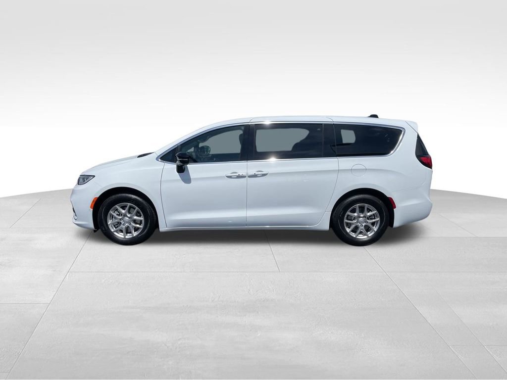 New 2026 Chrysler Pacifica Select image 5