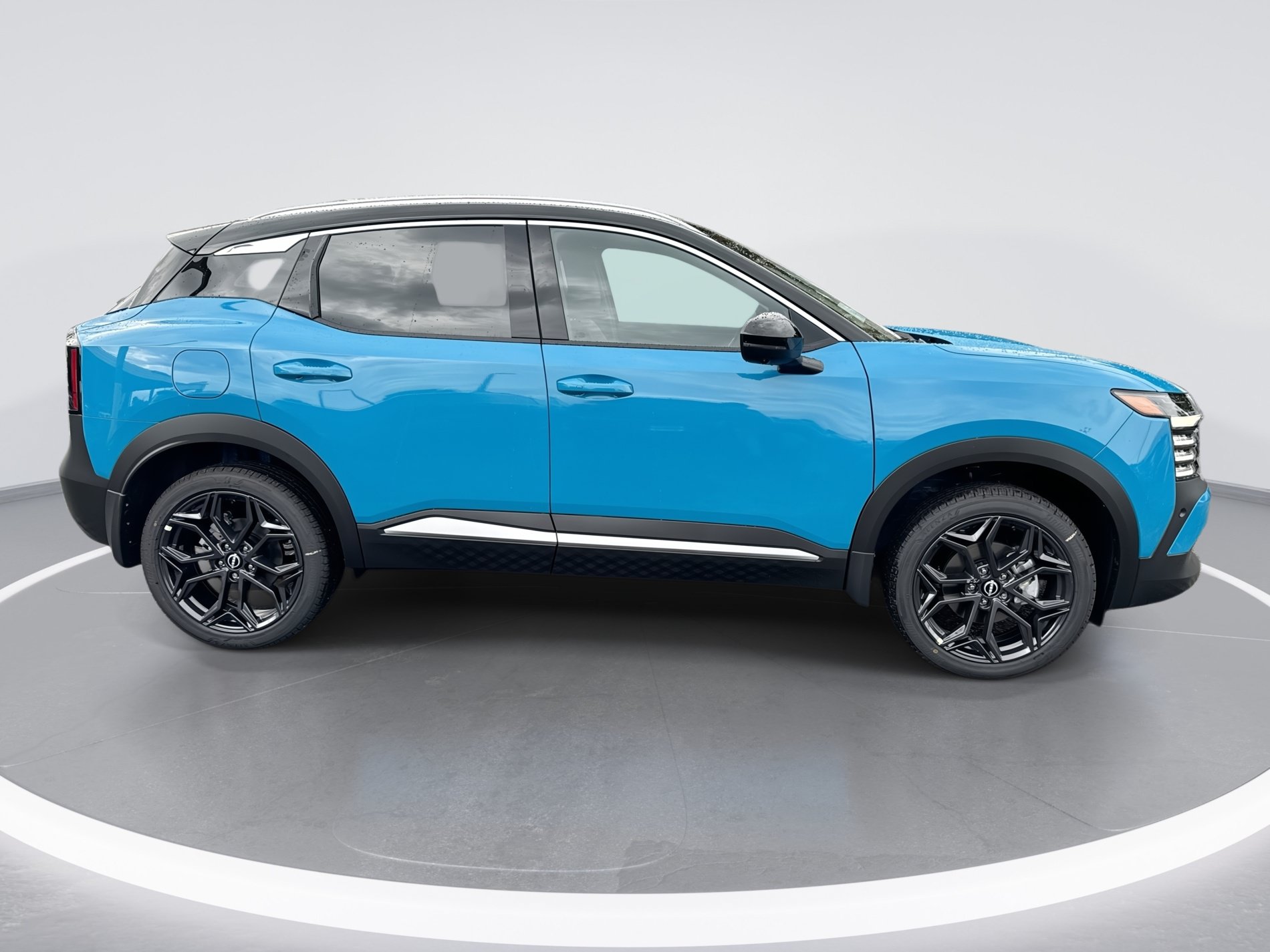 New 2027 Nissan Kicks SR FWD image 3
