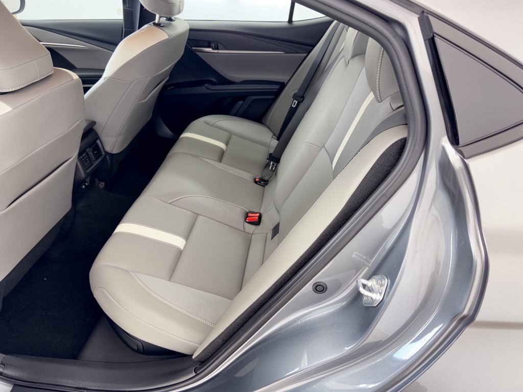 Used 2026 Toyota Camry SE FWD image 25