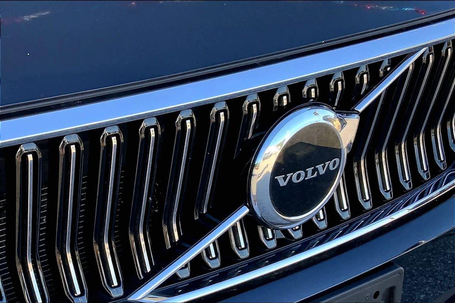 Used 2024 Volvo XC40 B5 Core AWD/4WD image 29
