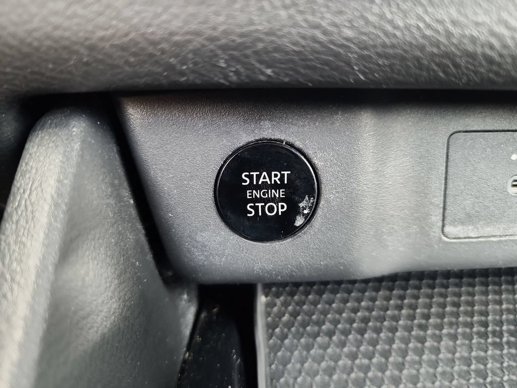 Used 2024 Nissan Rogue SV FWD image 25