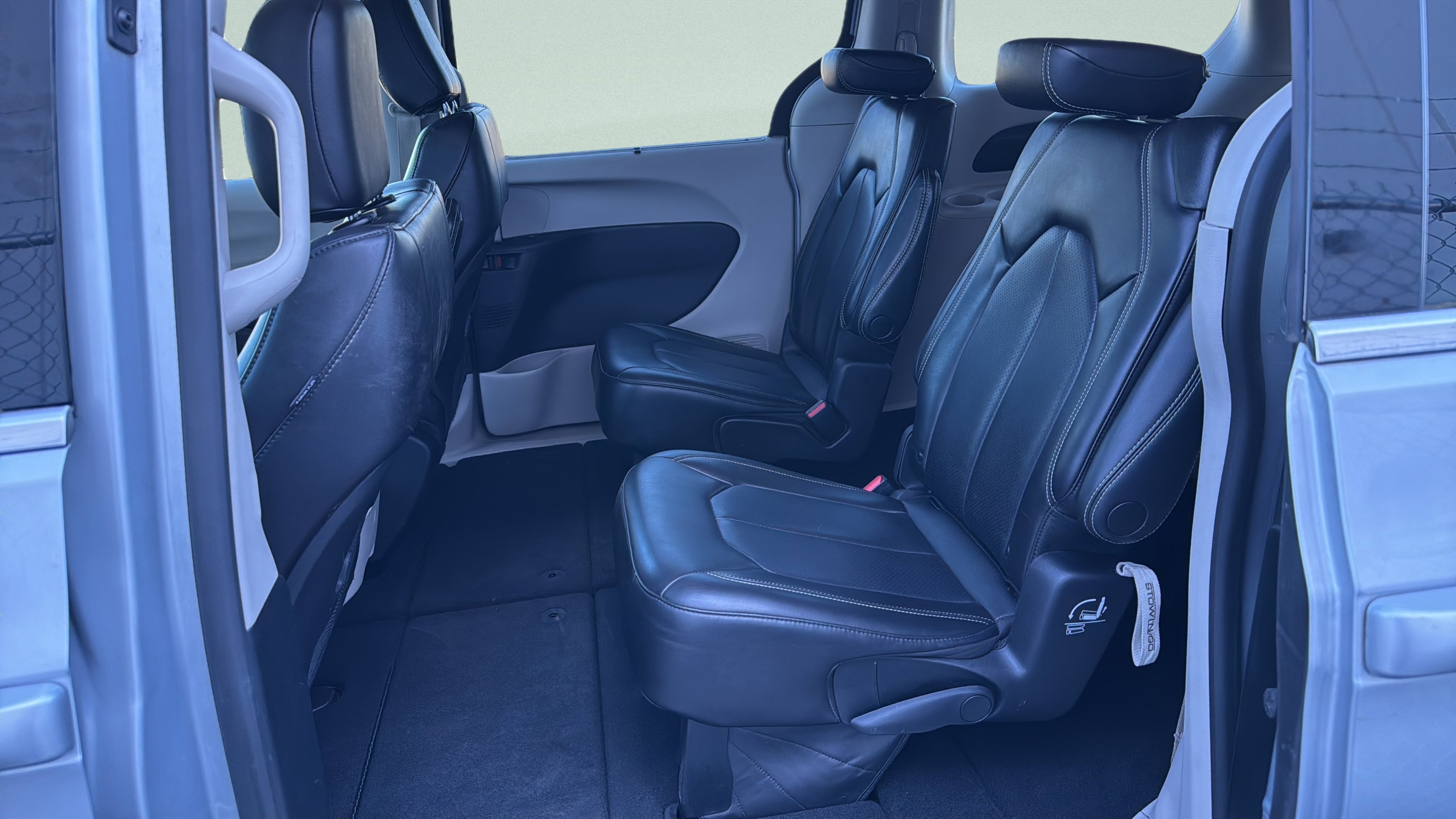 Used 2023 Chrysler Pacifica Touring-L image 25