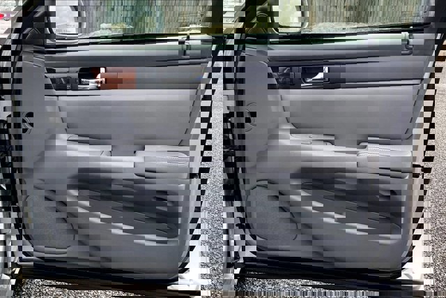 Used 2002 Cadillac Seville SLS w/ Luxury Pkg image 22