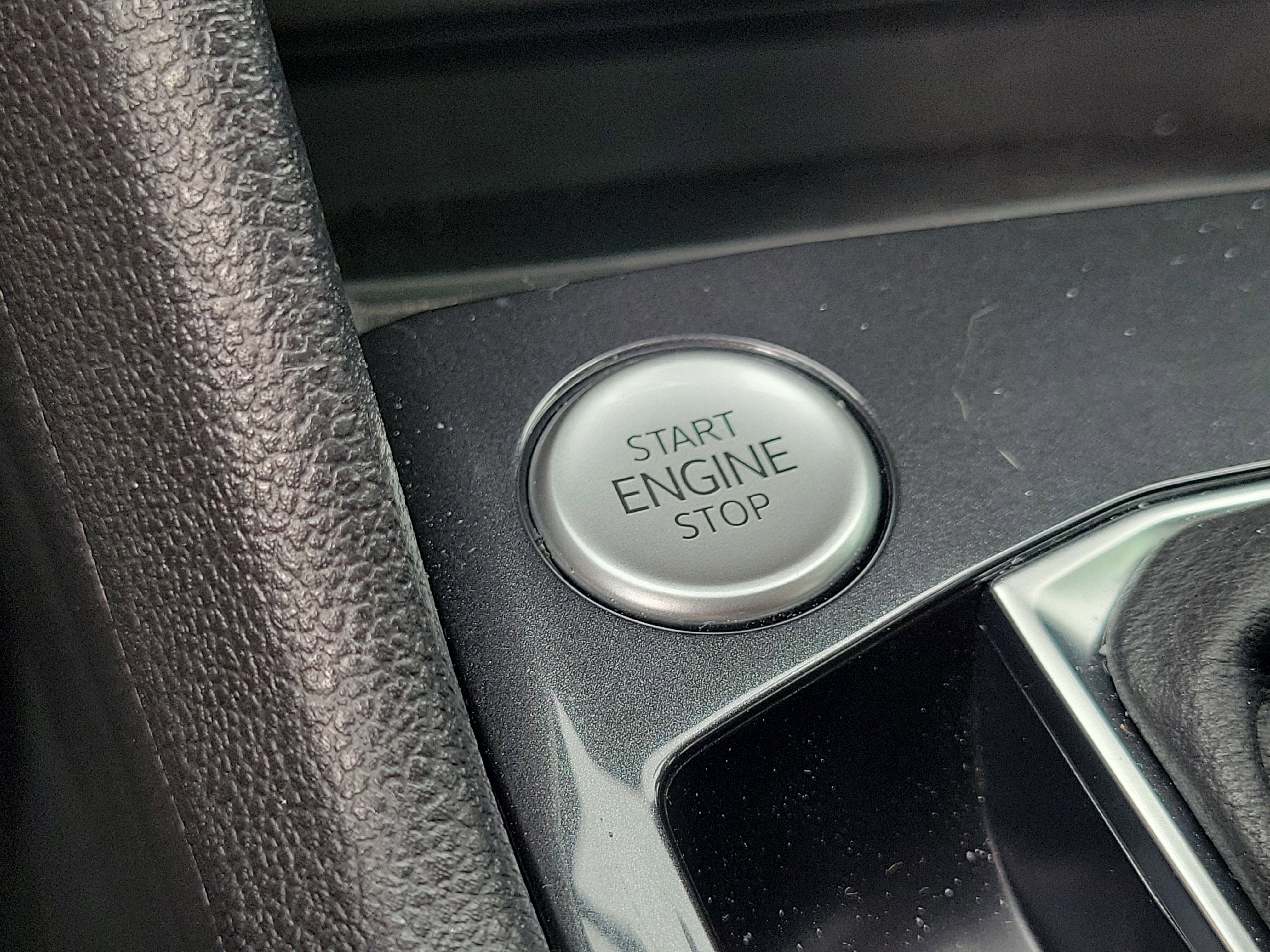 Used 2024 Volkswagen Tiguan SE image 30