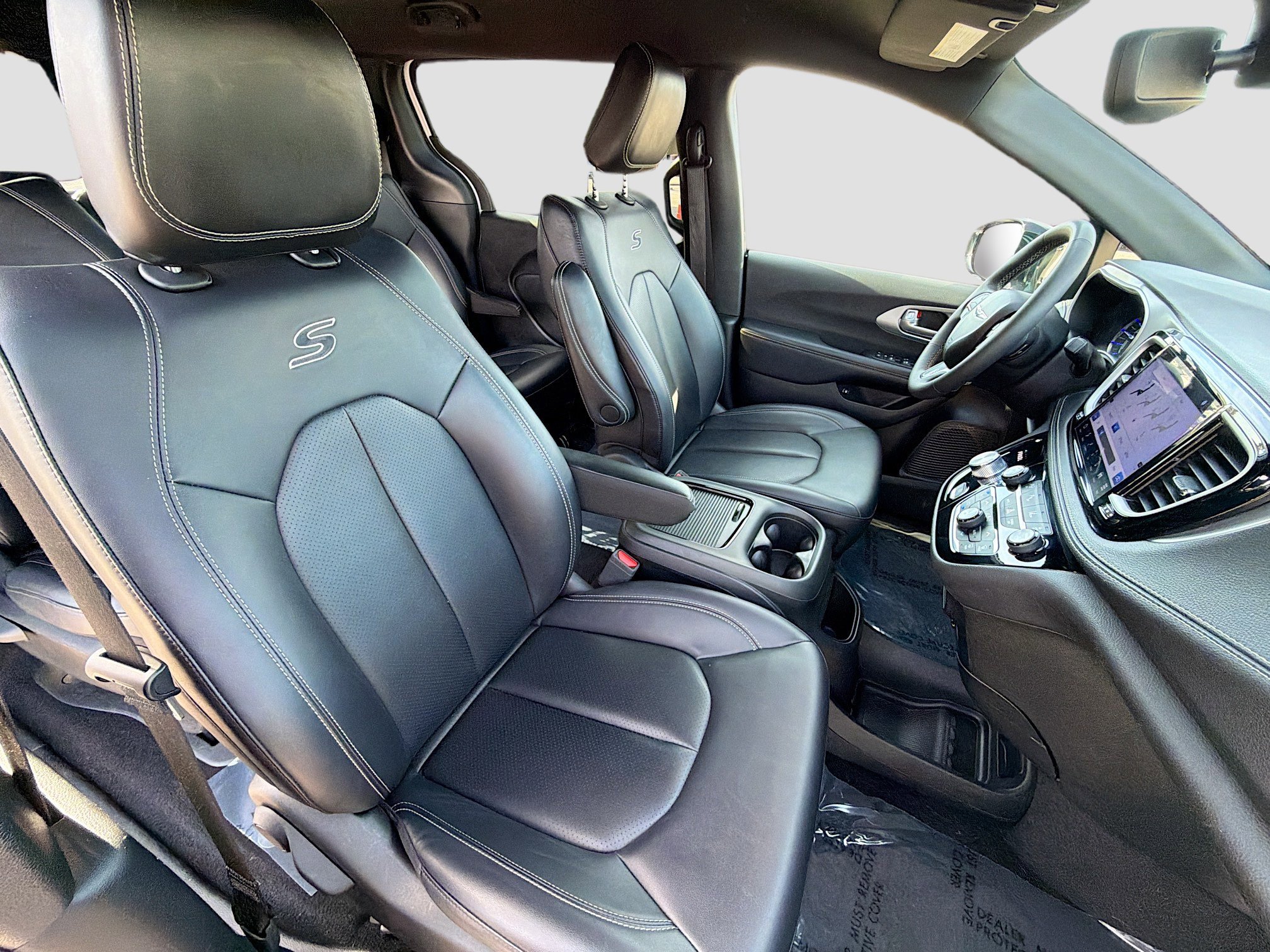 Used 2024 Chrysler Pacifica Limited image 15