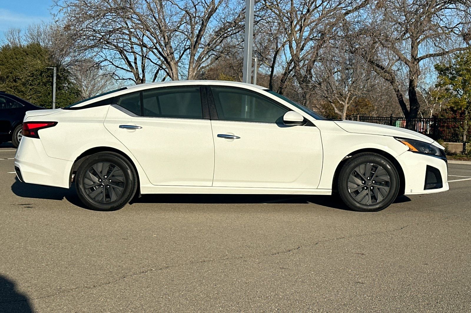 Used 2023 Nissan Altima 2.5 S image 3