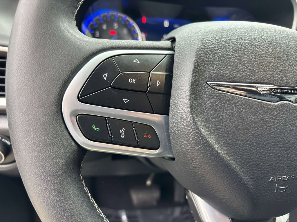 Used 2025 Chrysler Pacifica Select image 22