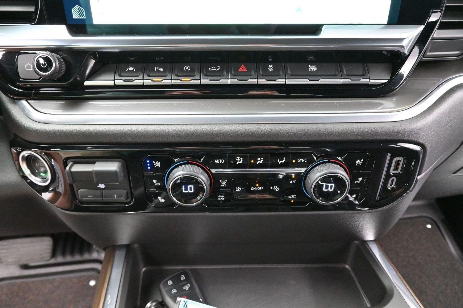 Used 2025 Chevrolet Silverado 1500 High Country w/ Technology Package AWD/4WD image 24