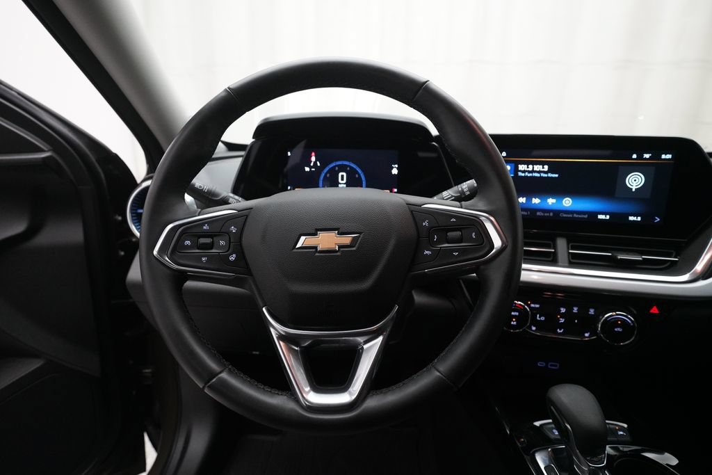 Used 2024 Chevrolet Trax LT w/ Driver Confidence Package FWD image 4