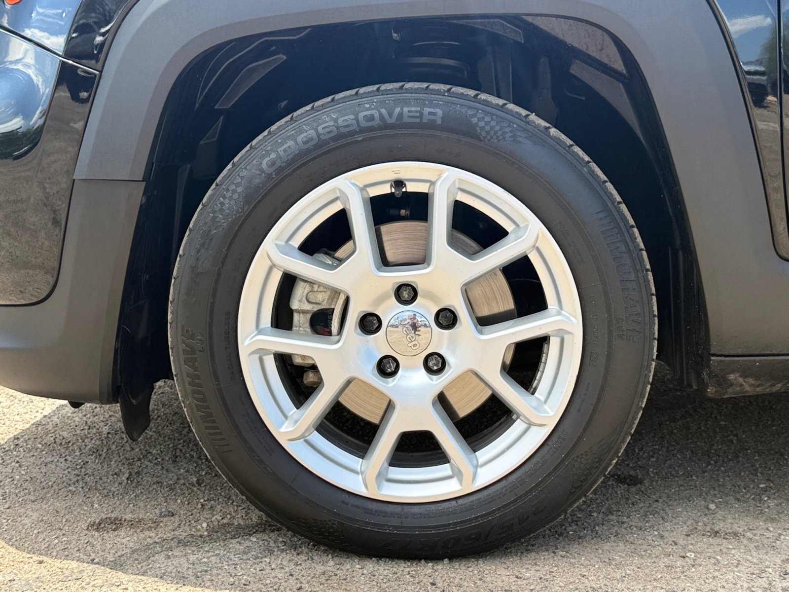 Used 2019 Jeep Renegade Latitude FWD image 11