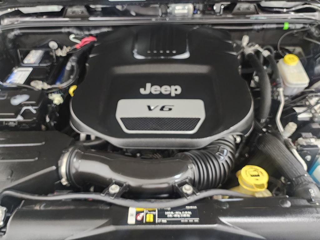 Used 2018 Jeep Wrangler Sahara w/ Connectivity Group image 29