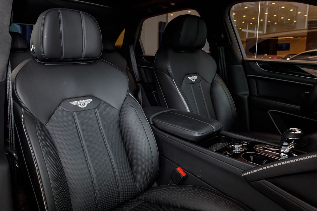 Used 2023 Bentley Bentayga AWD/4WD image 18