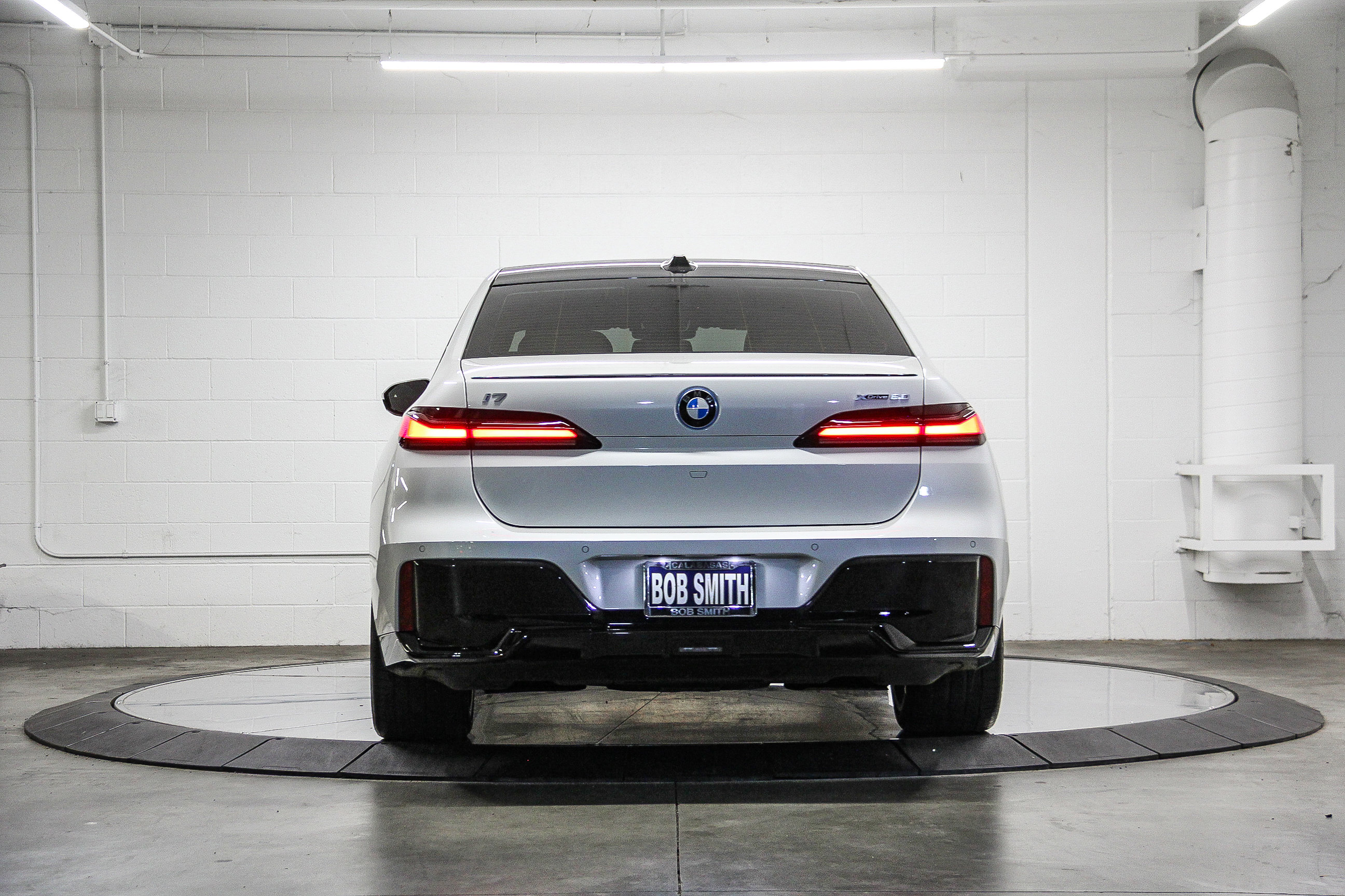 Used 2025 BMW i7 xDrive60 image 5