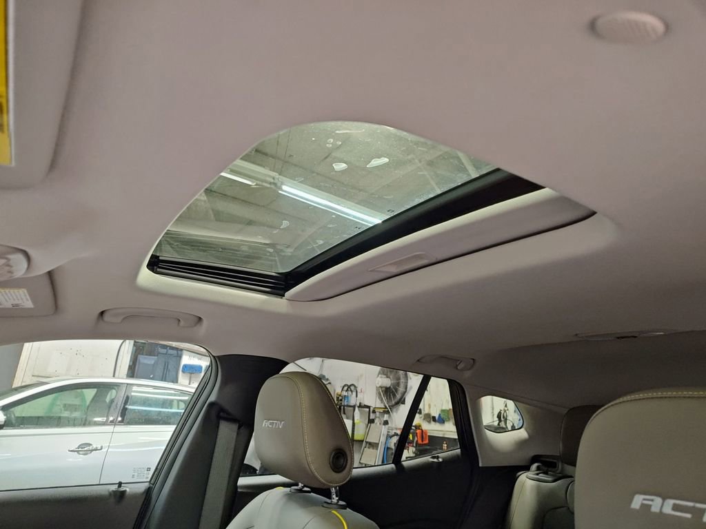 Used 2024 Chevrolet Trax ACTIV w/ Sunroof Package image 36
