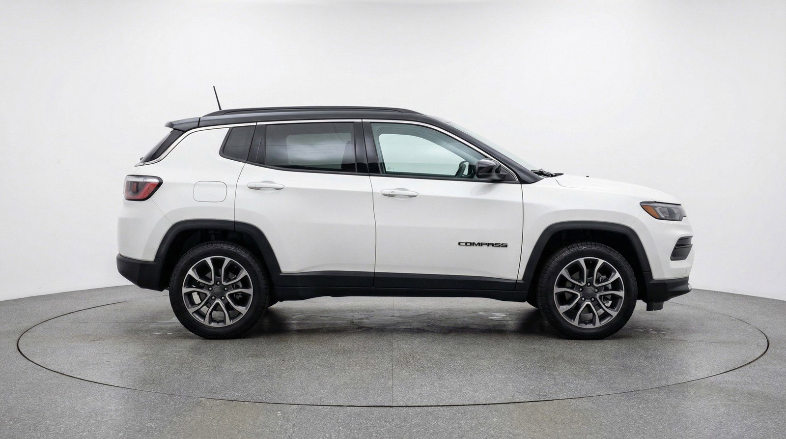 Used 2025 Jeep Compass Trailhawk image 11