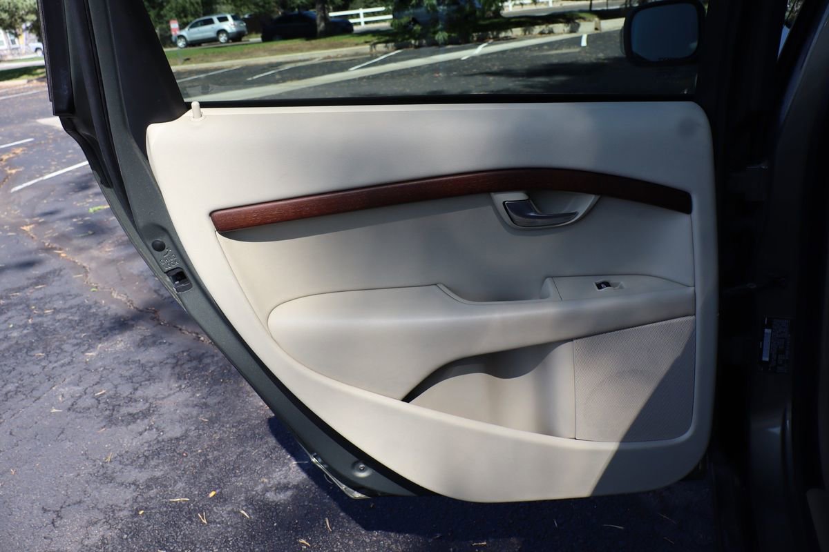 Used 2009 Volvo XC70 T6 image 24