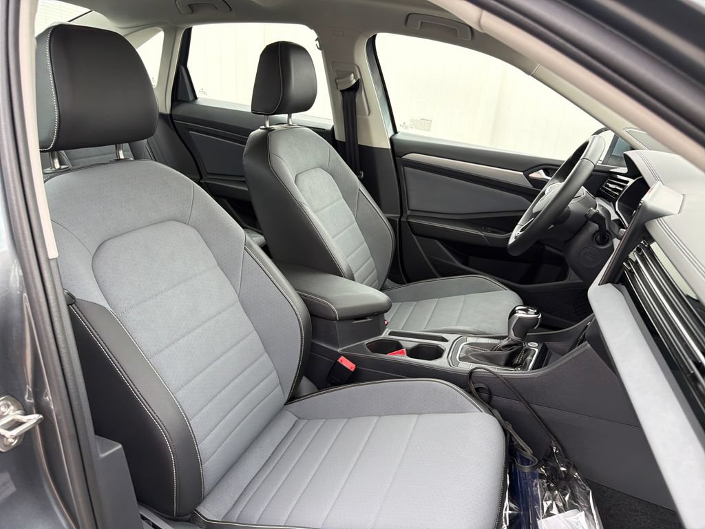 Used 2025 Volkswagen Jetta SE w/ Sunroof Package FWD image 51