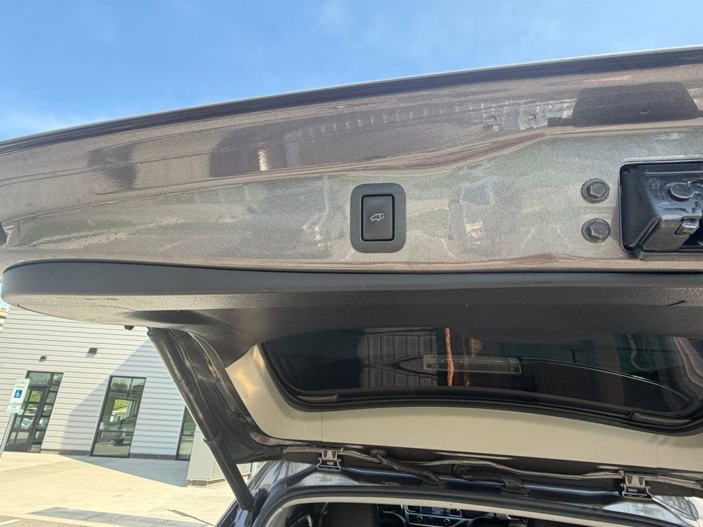 Used 2017 Toyota Highlander SE image 19