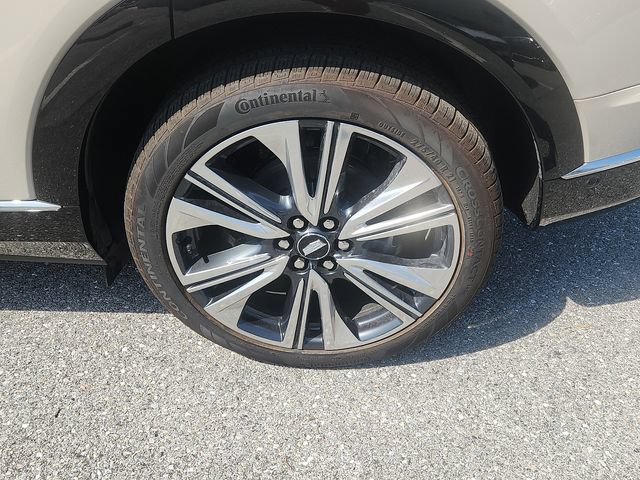 New 2027 Cadillac Optiq Premium Luxury w/ LPO, Floor Liner Package AWD/4WD image 5