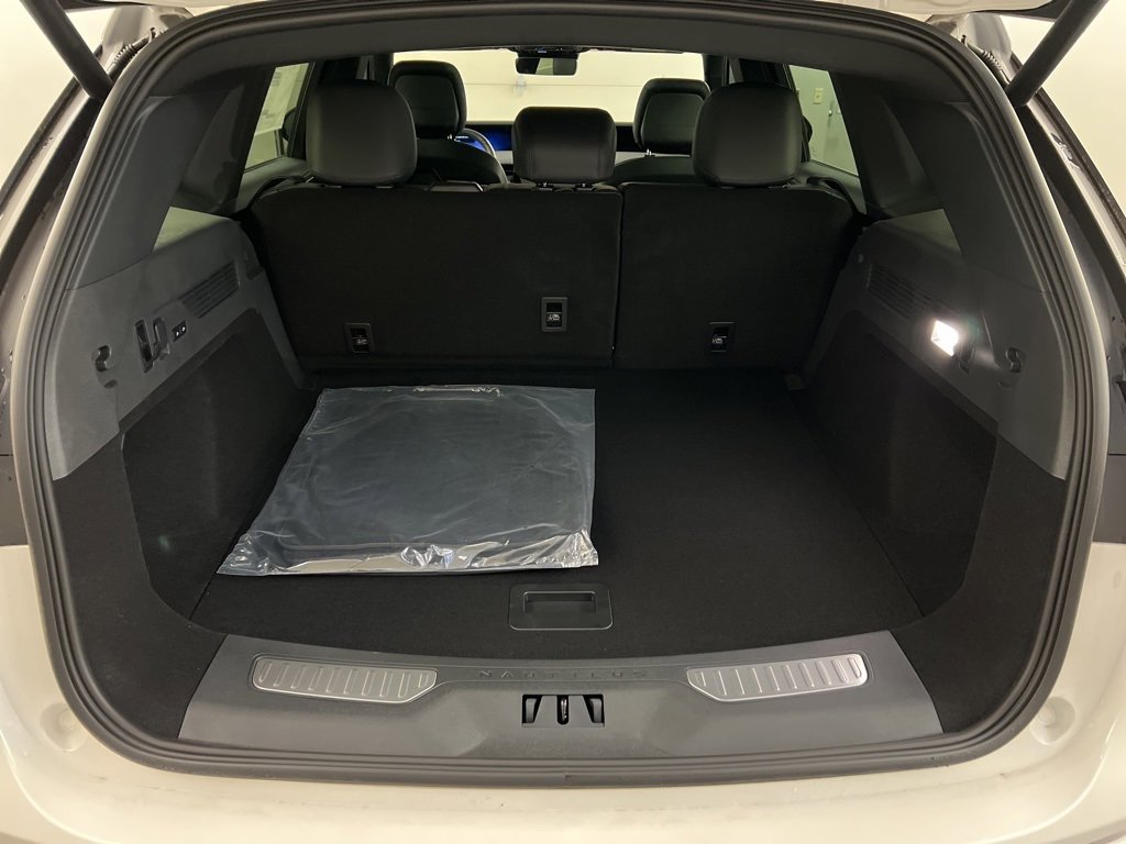 Used 2025 Lincoln Nautilus Premier w/ Equipment Group 102A image 36