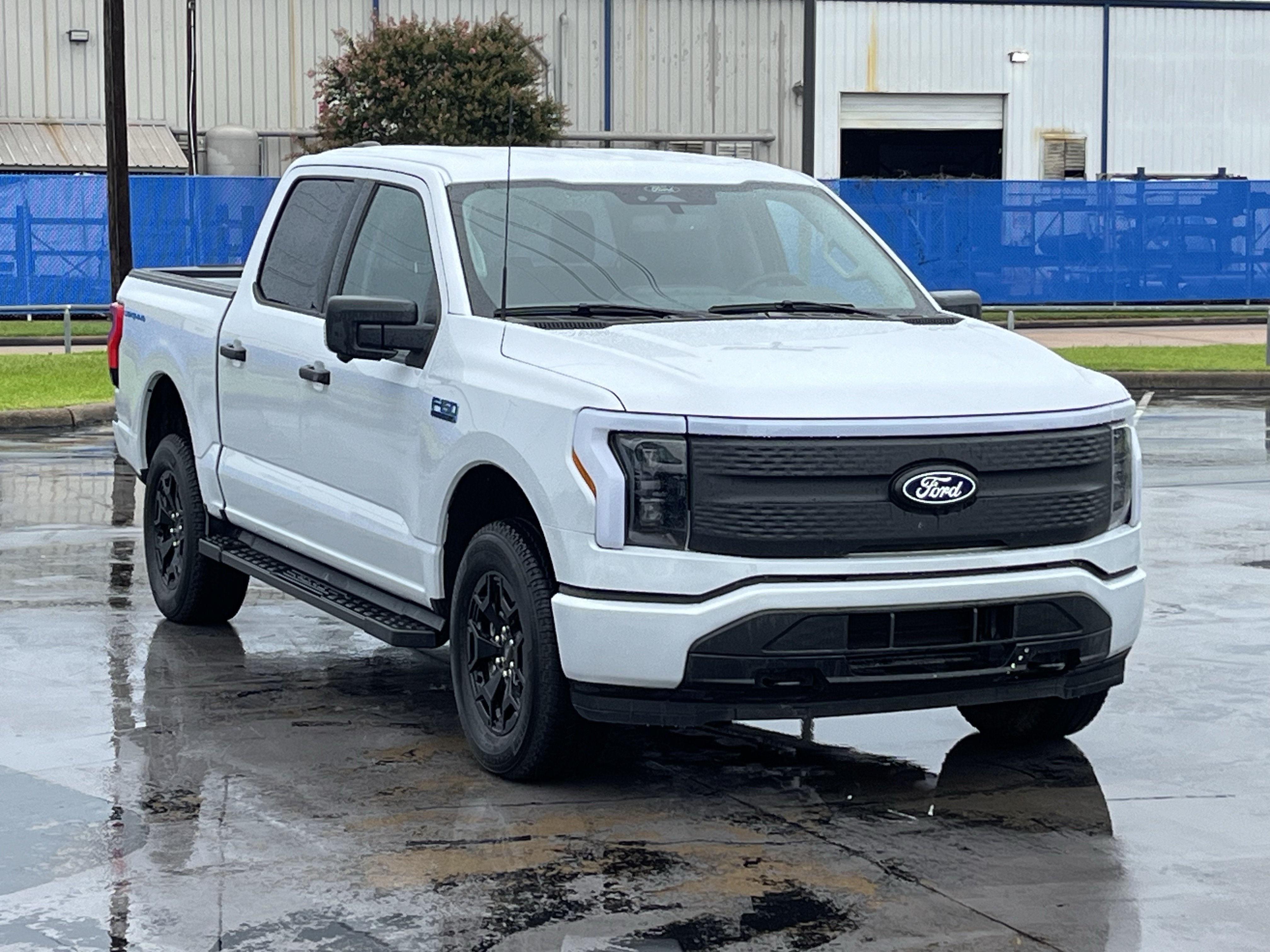 Used 2025 Ford F150 Lightning XLT AWD/4WD image 3