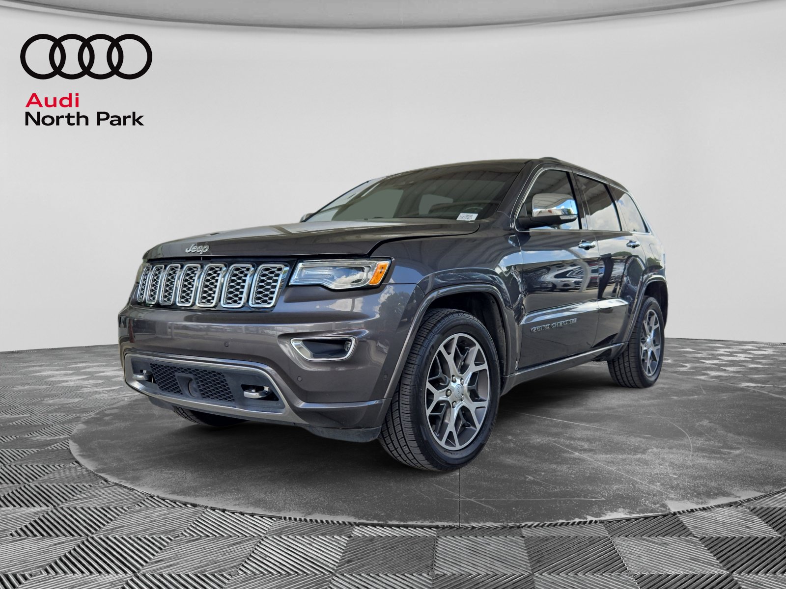 Used 2020 Jeep Grand Cherokee Overland RWD image 1