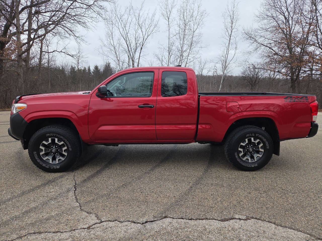 Used 2017 Toyota Tacoma SR AWD/4WD image 3