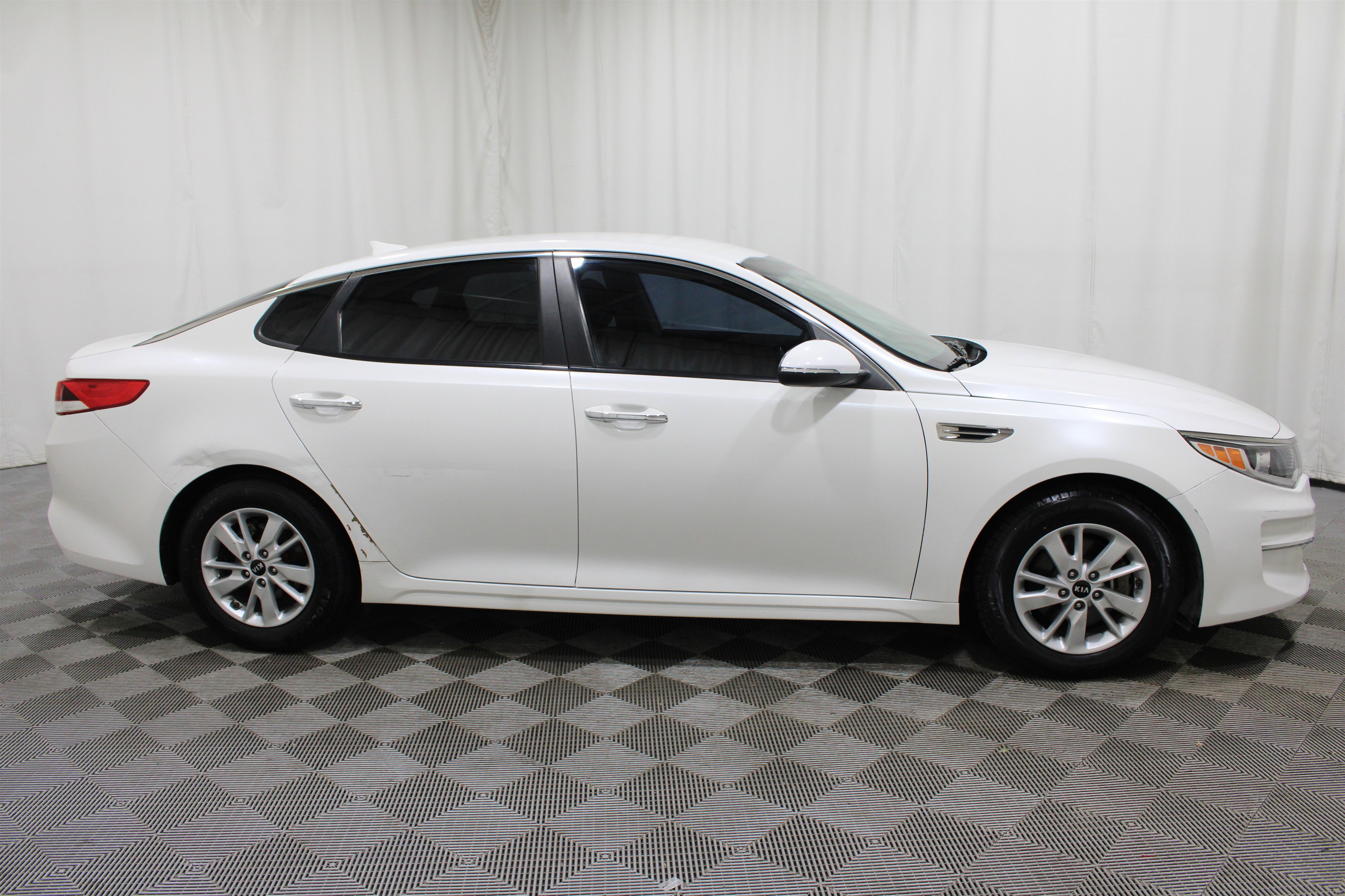 Used 2016 Kia Optima LX FWD image 26