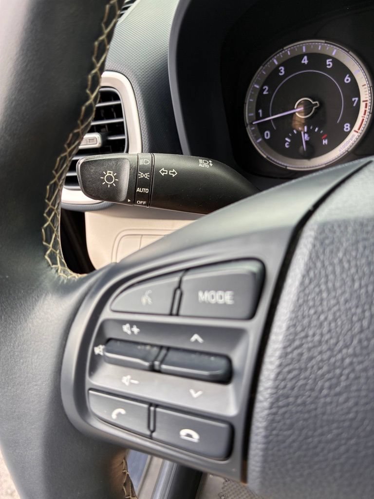 Used 2021 Hyundai Venue FWD image 27