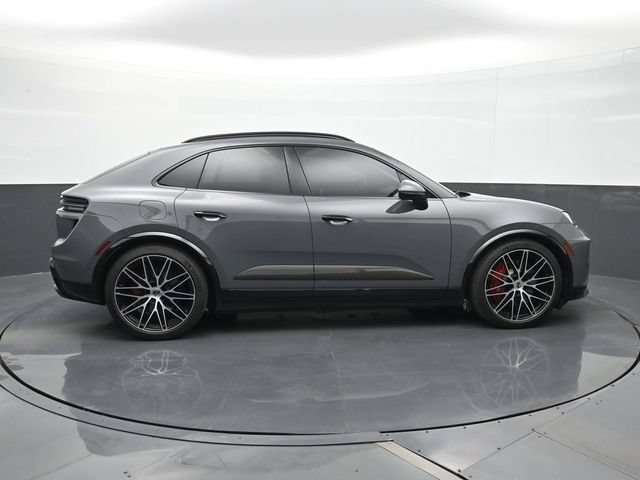 Certified 2025 Porsche Macan Turbo Electric AWD/4WD image 24