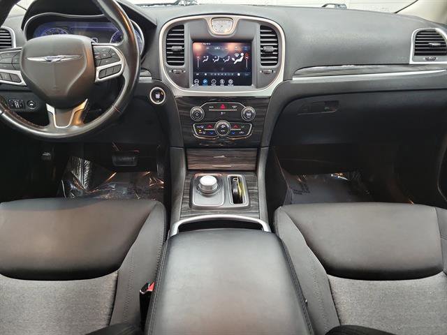 Used 2022 Chrysler 300 Touring image 12