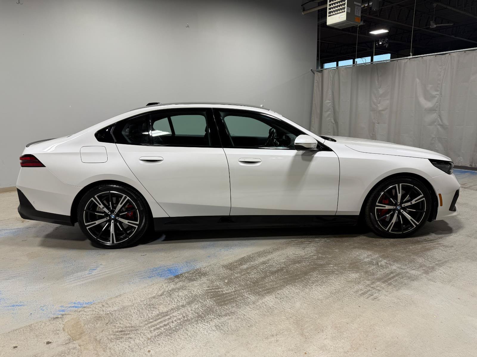 Certified 2026 BMW 550e xDrive w/ Premium Package AWD/4WD image 17