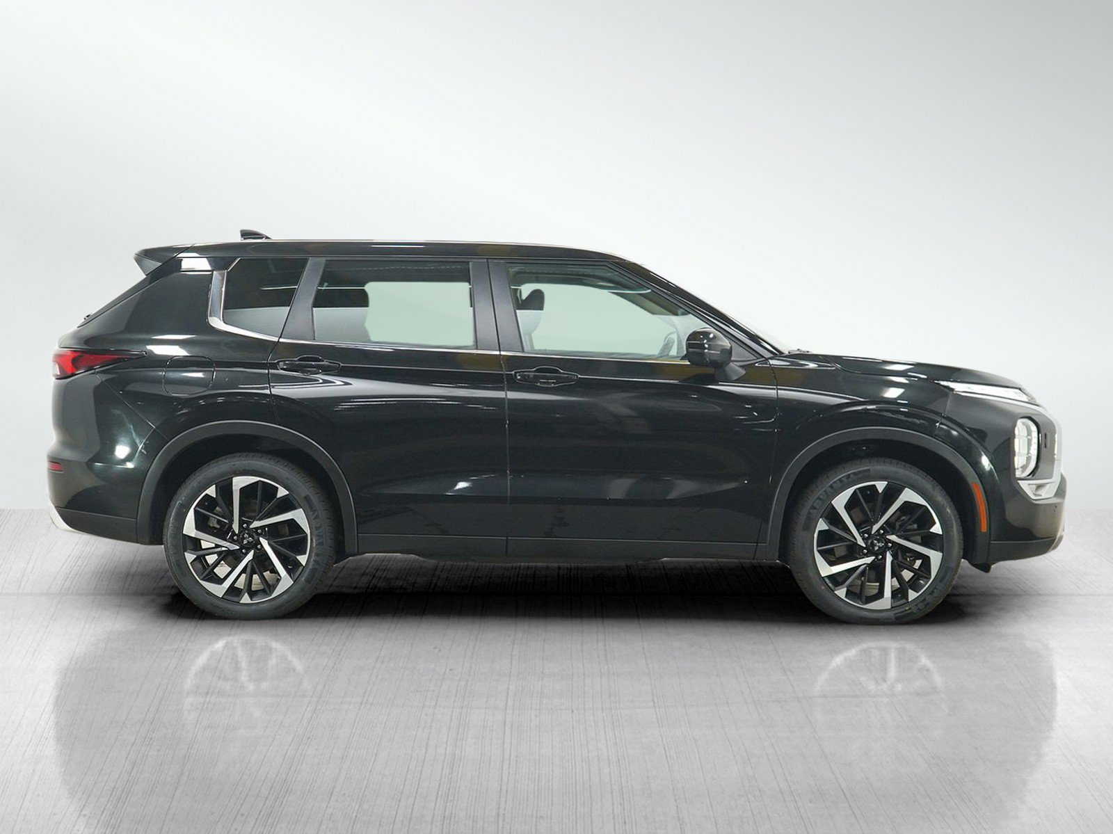 Used 2024 Mitsubishi Outlander SE AWD/4WD image 6