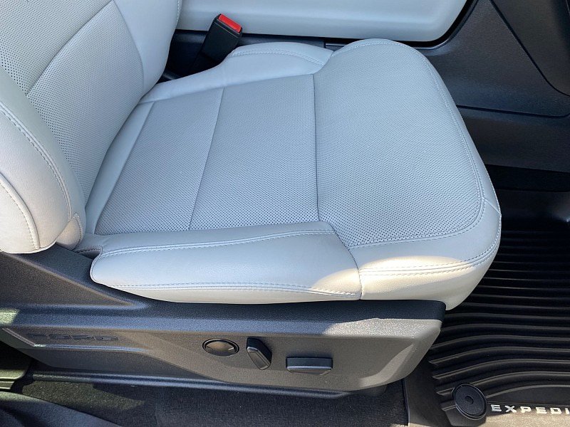 Certified 2025 Ford Expedition Platinum AWD/4WD image 29
