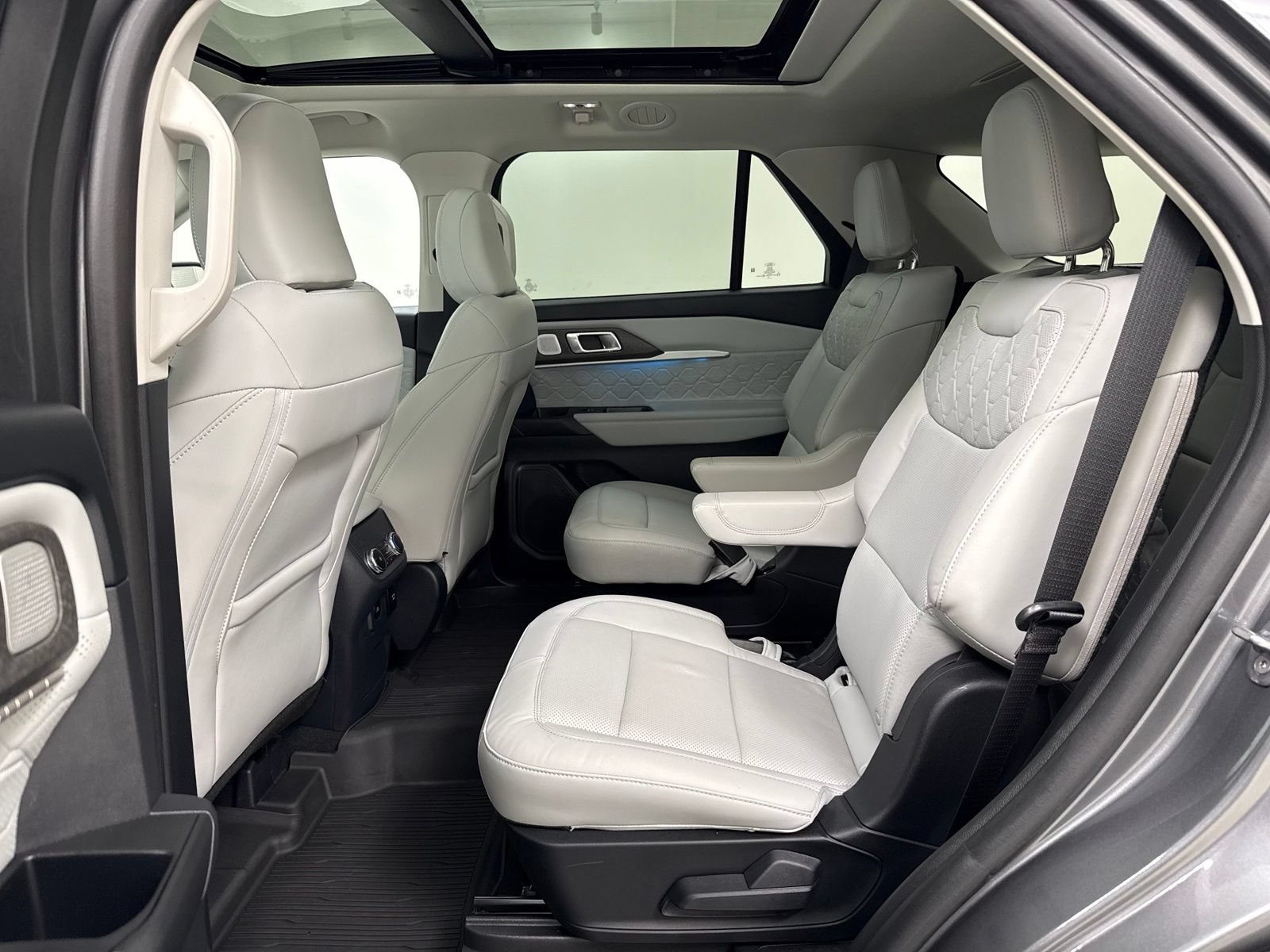 Used 2025 Ford Explorer Platinum w/ Ultimate Package AWD/4WD image 26