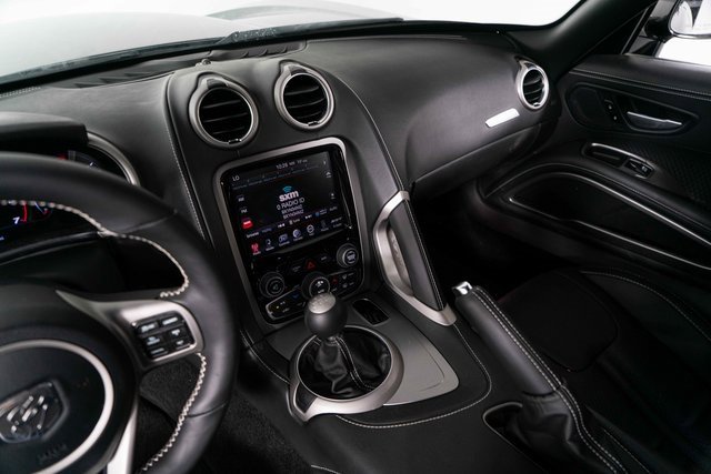Used 2014 SRT Viper GTS w/ GTS Laguna Interior Package image 19
