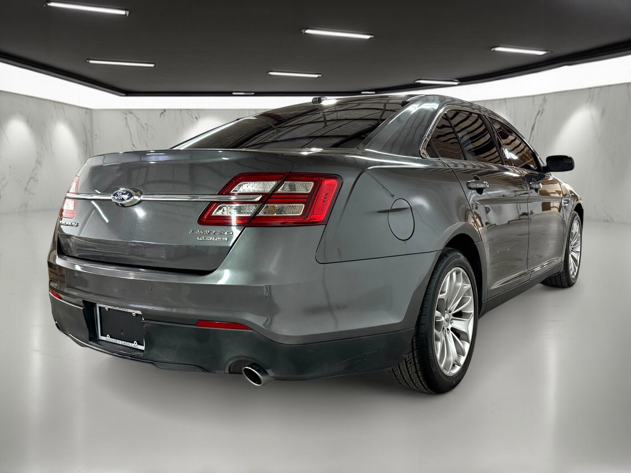 Used 2015 Ford Taurus Limited image 8
