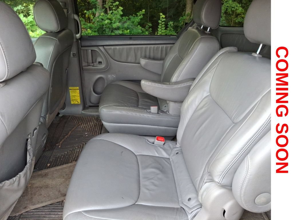 Used 2006 Toyota Sienna XLE w/ XLE Pkg 9 AWD/4WD image 9