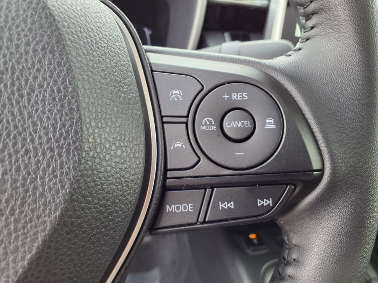 Used 2025 Toyota Corolla XLE image 24