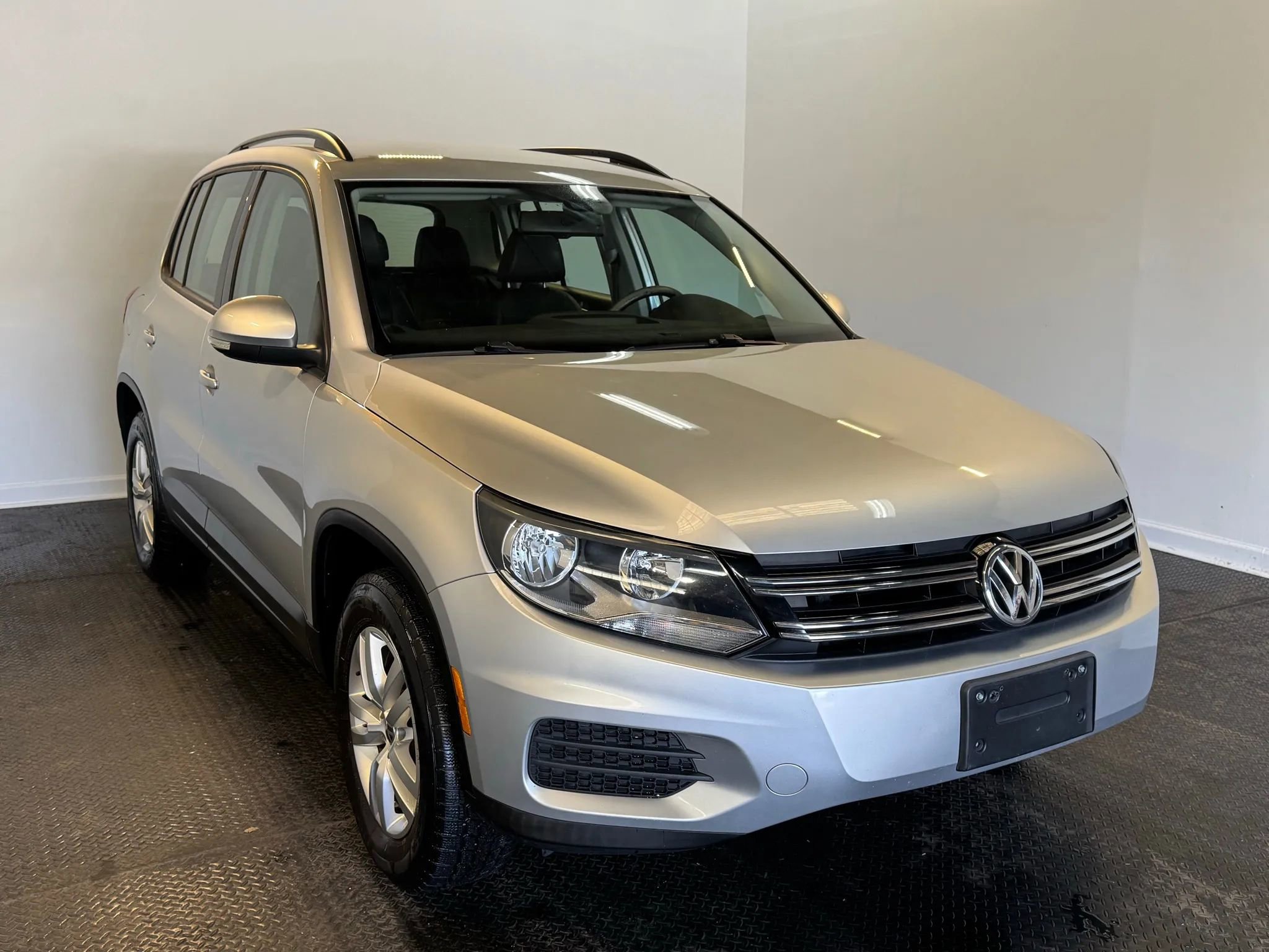 Used 2016 Volkswagen Tiguan S AWD/4WD image 3