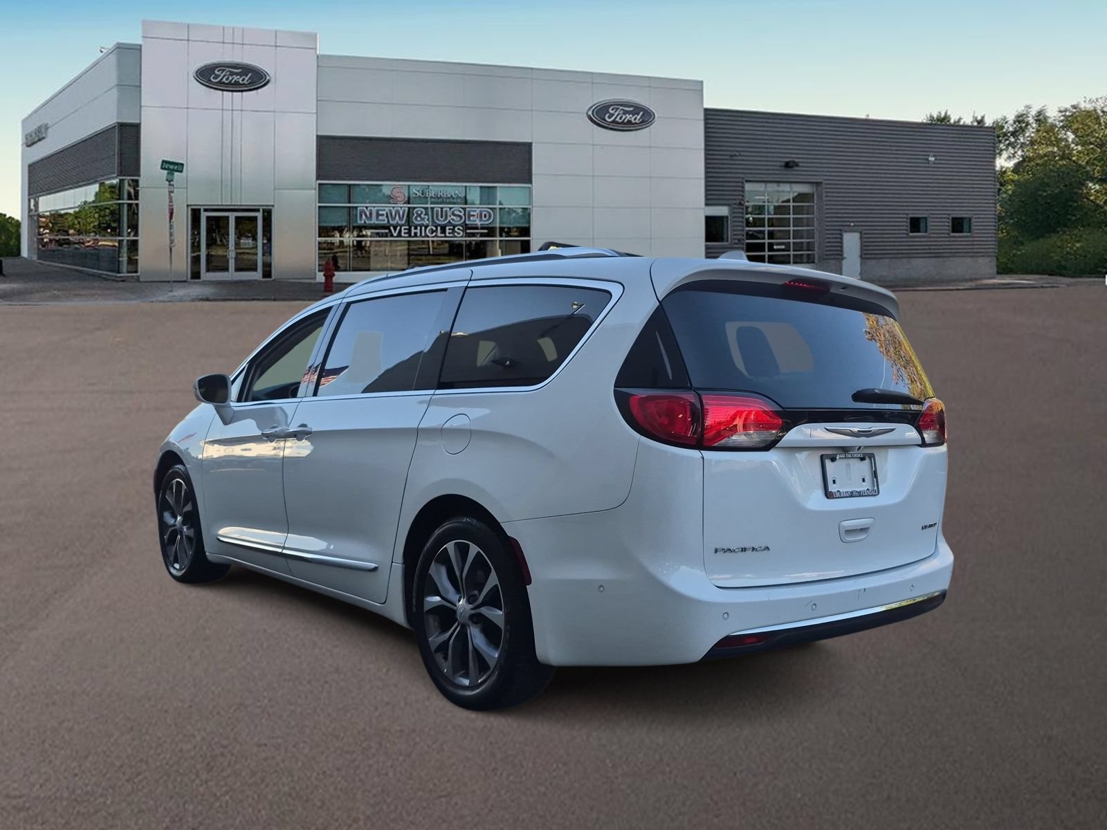Used 2017 Chrysler Pacifica Limited FWD image 7