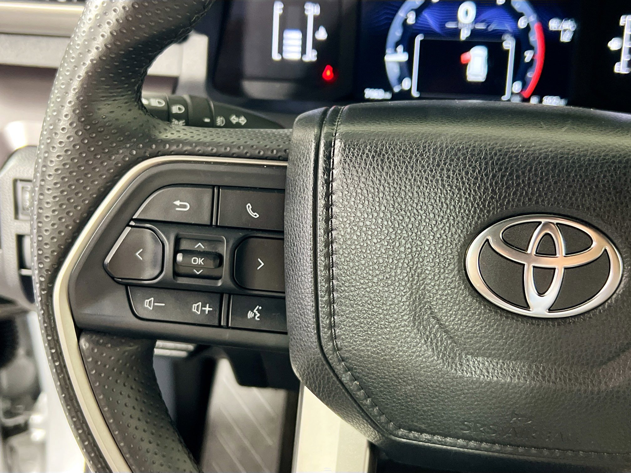 Used 2025 Toyota 4Runner SR5 image 18