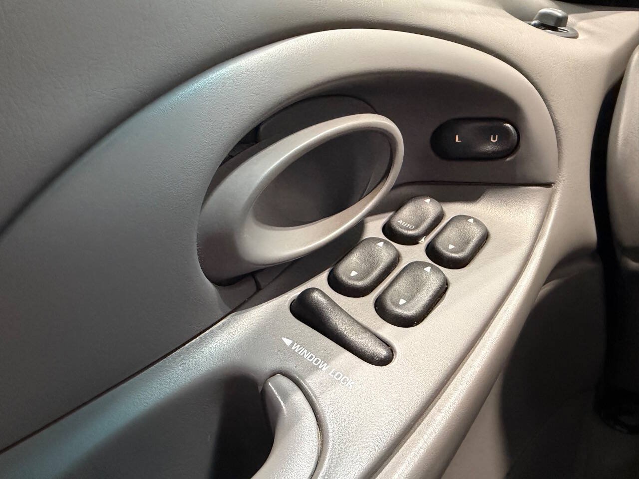 Used 1997 Ford Taurus SHO FWD image 21